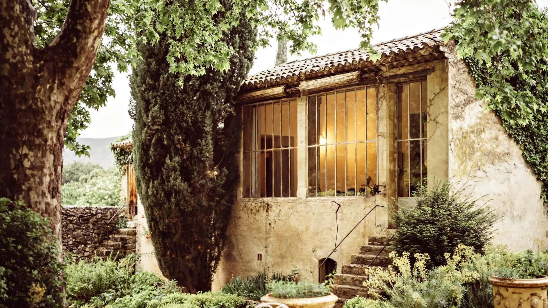 Le Galinier, Lourmarin, An Authentic Beaumier Guesthouse